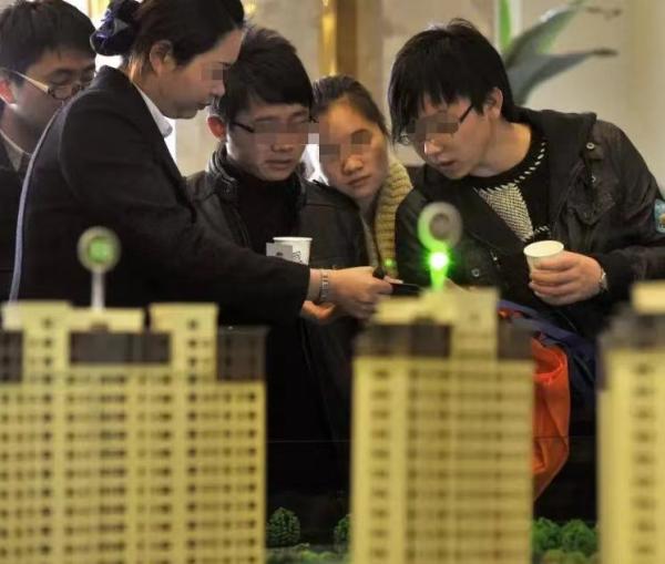 河南老人15年在建行存120万，儿子结婚取钱，银行：目前倒欠13万 第2张