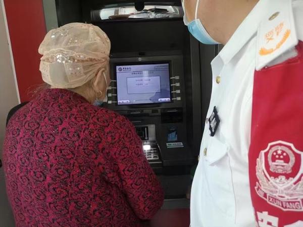 河南老人15年在建行存120万，儿子结婚取钱，银行：目前倒欠13万 第3张