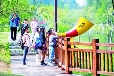 聚焦五一旅游市?。河心男┬绿氐愫土恋悖渴欠褡龊米急?？ 第2张