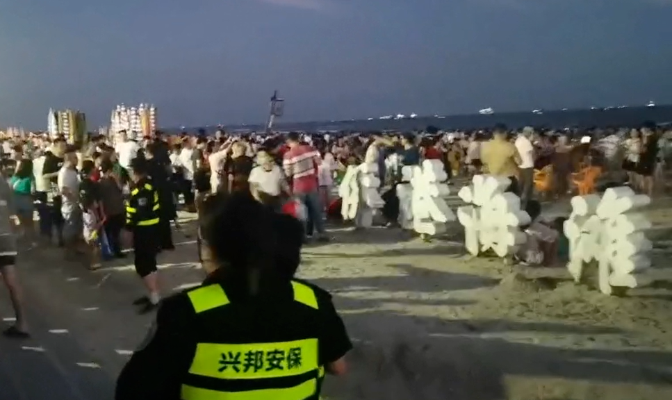 多名游客下海被不明生物咬伤！广西一地凌晨回应 第4张