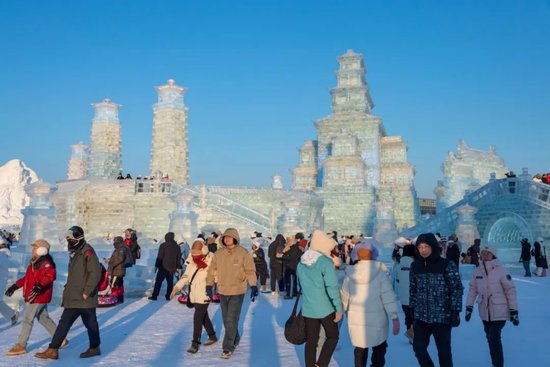 哈尔滨太火了！冰雪大世界门票卖光，洗浴中心挤满“南方宝宝”，省委副书记：要把握机遇 第3张