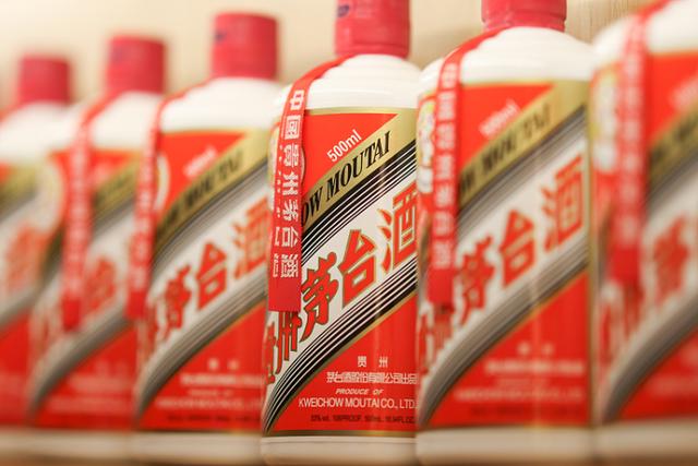 茅台生肖酒未上市价格已炒翻倍！酒企抢“喝”生肖酒，今年会不会“醉”？
