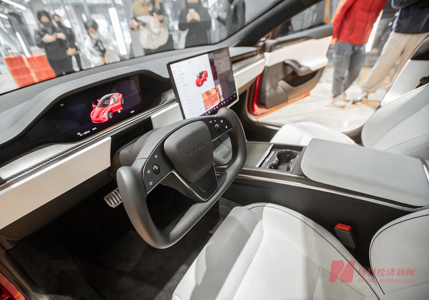 特斯拉大跌近13%！Q2净利润同比下降45%，马斯克狂“画饼”：Robotaxi10月发布，FSD有望年底入华 第3张