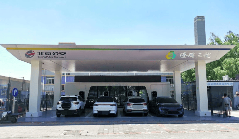 北京的公交站能停车，也能充电！ 第2张