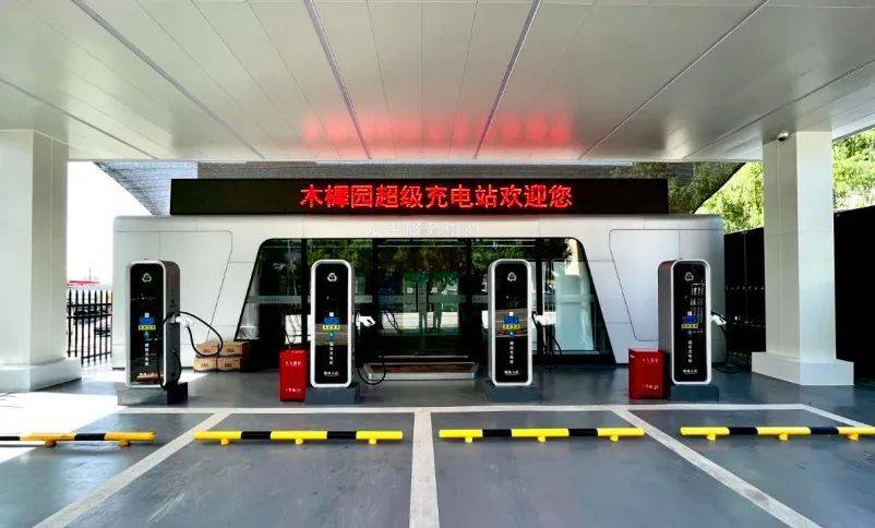 北京的公交站能停车，也能充电！ 第3张
