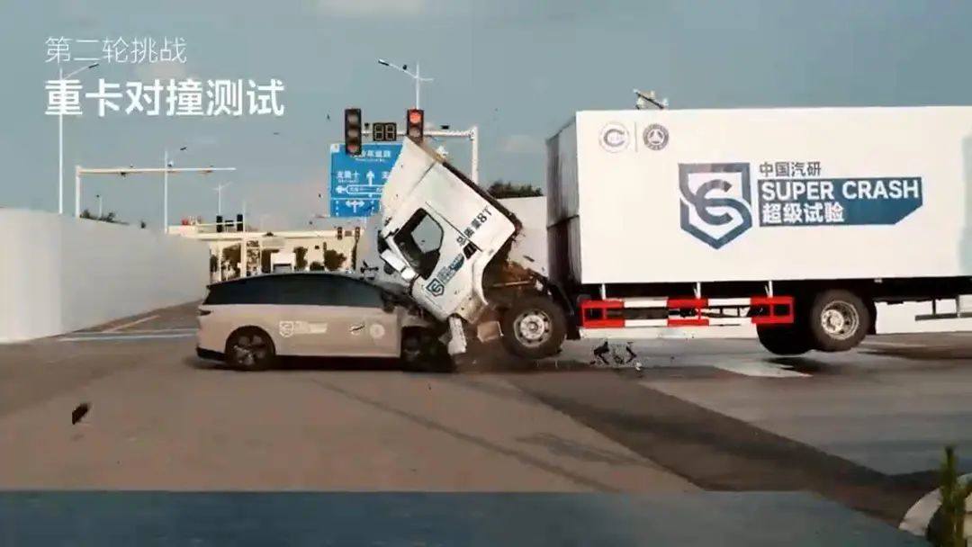 乘龙卡车再回应“理想i8撞重卡”：活着才有资格谈理想，碰撞视频用的旧车！东风高管：全力支持东风柳汽维权 第4张