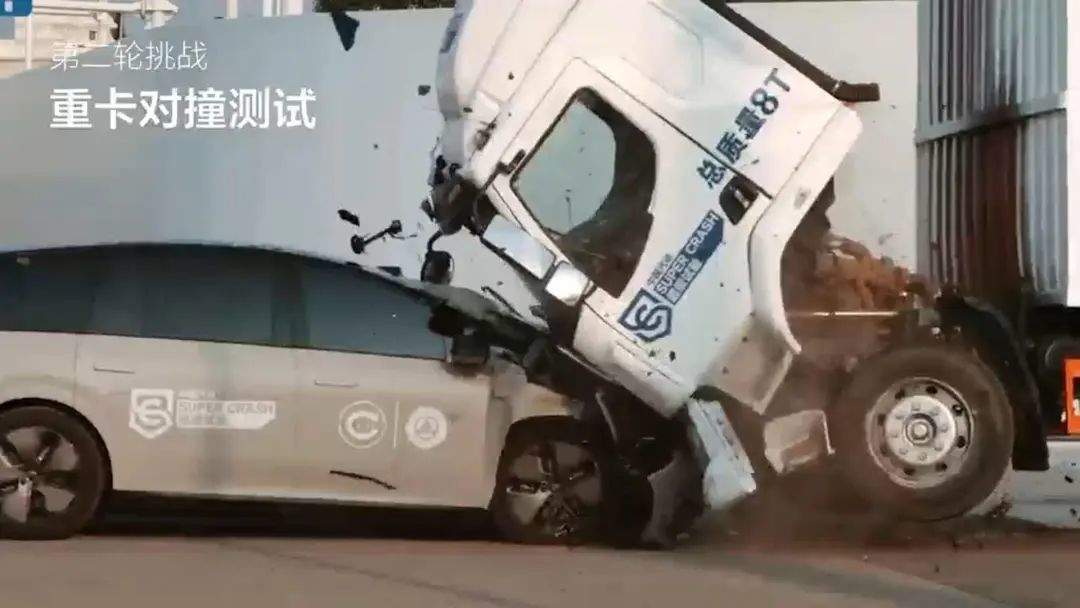 乘龙卡车再回应“理想i8撞重卡”：活着才有资格谈理想，碰撞视频用的旧车！东风高管：全力支持东风柳汽维权 第5张